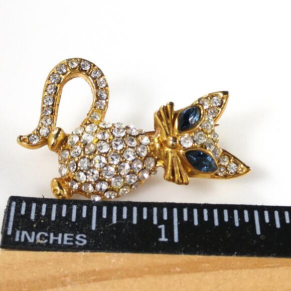 Rhinestone Cat Blue Eyes Brooch, Gold Plated, 1960s Vintage Jewelry - Picture 8 of 10